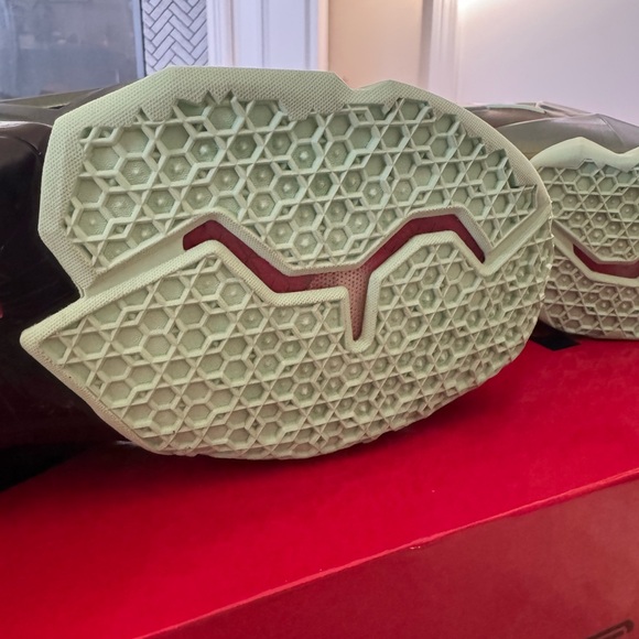 Nike lebron mens shoes size 10 - Picture 5 of 8